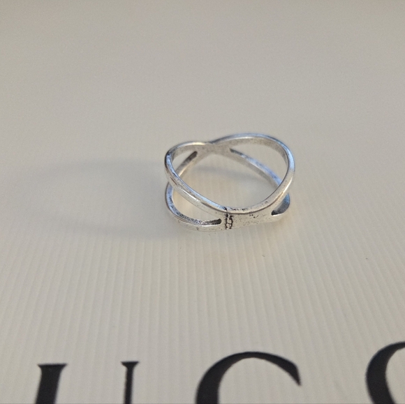 🔷️ Silver Crossover Style Women's Ring Size 8 NWT - Picture 2 of 3